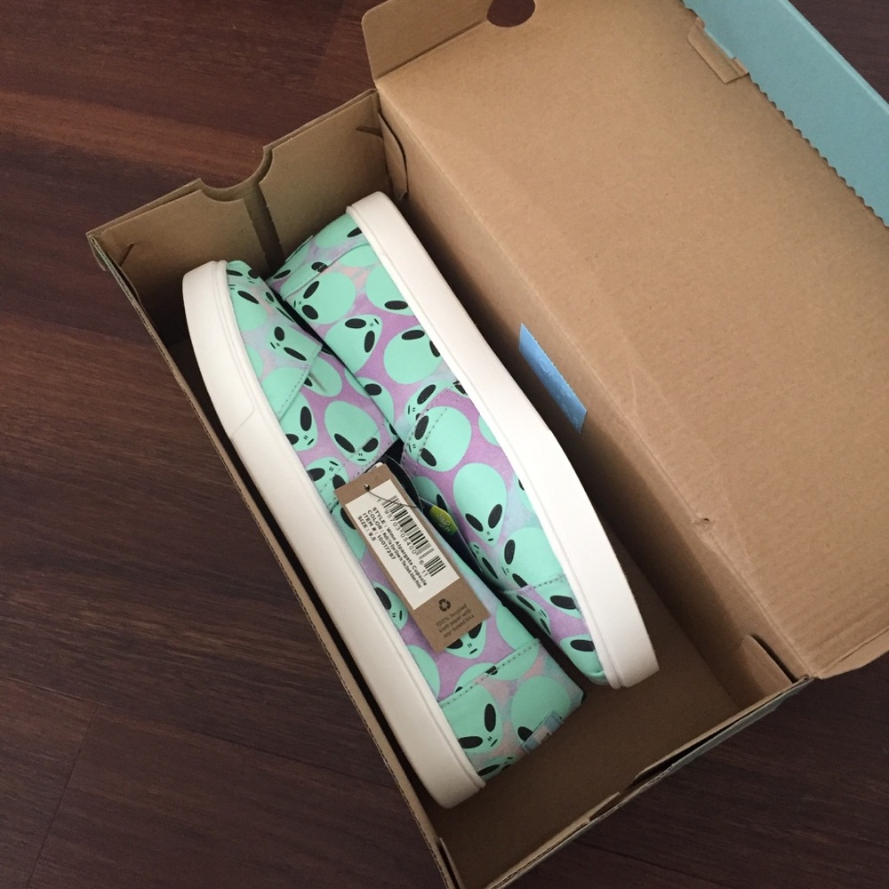 Toms Glow In The Dark Alien Slip On Shoes NIB - Picture 5 of 9
